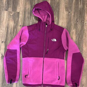 The North Face Denali Hooded Jacket in Purple/Magenta